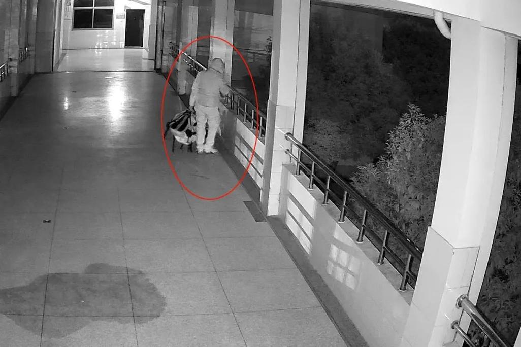 AI智能守护：30秒锁定校外可疑徘徊，斩断学生通勤安全隐患